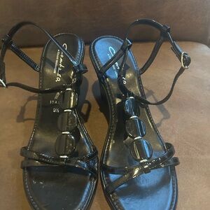 Comfortiva Black Patent T-Strap Heels with Gloss Accents